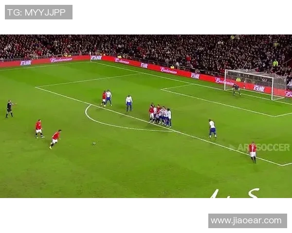 探索5号足球的魅力与技术演变,揭示其在全球足球运动中的重要地位与影响力 探索5号足球的魅力与技术演变,揭示其在全球足球运动中的重要地位与影响力